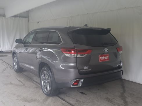 Used 2019 Toyota Highlander Limited Platinum AWD/4WD image 25