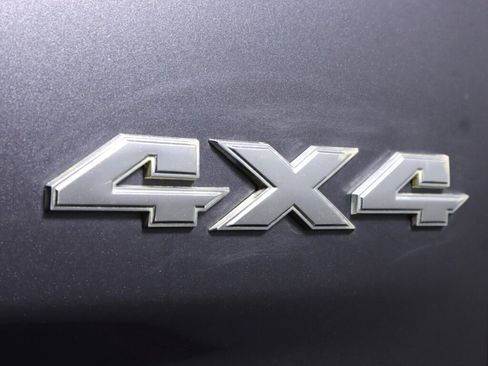 Used 2018 RAM 1500 Classic SLT AWD/4WD image 37