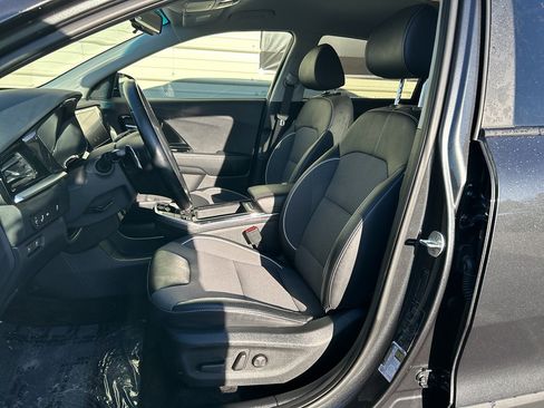 Used 2022 Kia Niro EX w/ Cold Weather Package image 11