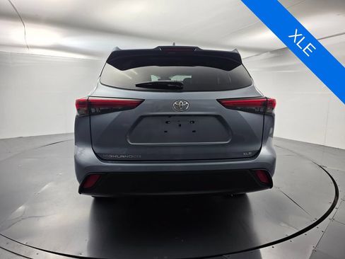 Used 2022 Toyota Highlander XLE FWD image 5
