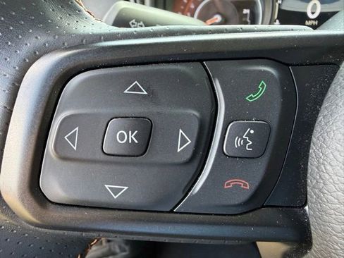 Used 2025 Jeep Gladiator Mojave w/ Dual Top Group AWD/4WD image 15