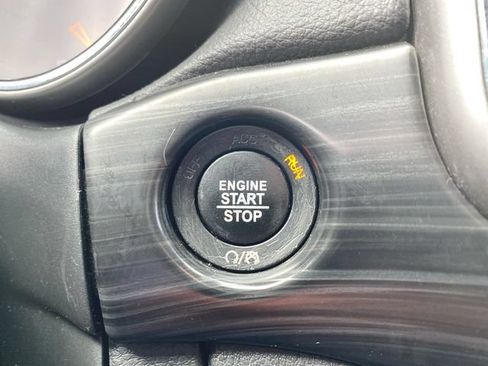 Used 2020 Jeep Grand Cherokee Laredo RWD image 16