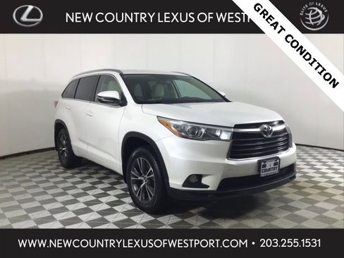 Used 2016 Toyota Highlander XLE image 1