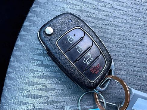 Used 2018 Hyundai Santa Fe Sport image 13