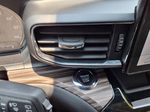 Used 2023 Ford Explorer Limited image 24