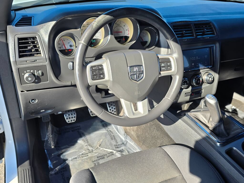 Used 2014 Dodge Challenger R/T RWD image 2