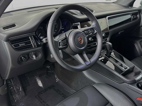 Certified 2026 Porsche Macan AWD/4WD image 4