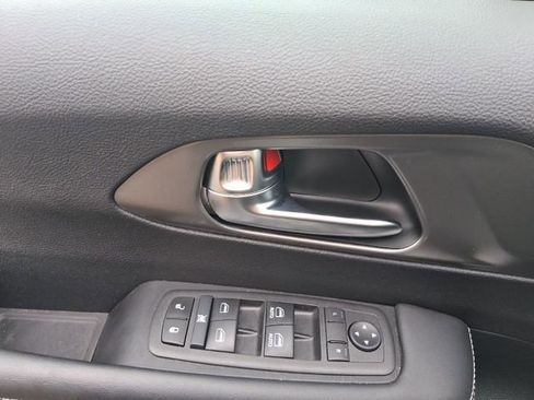 Used 2025 Chrysler Voyager LX FWD image 18