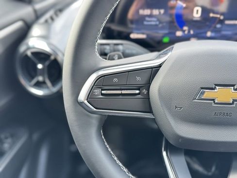 New 2026 Chevrolet Equinox EV LT image 24