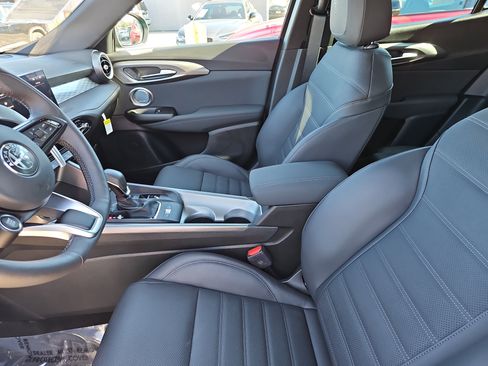 Used 2024 Alfa Romeo Tonale Veloce image 11