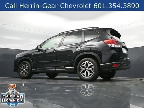 Used 2023 Subaru Forester Premium AWD/4WD image 40