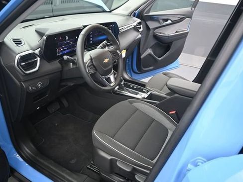 Used 2024 Chevrolet TrailBlazer LT w/ LT Cold Weather Package FWD image 4
