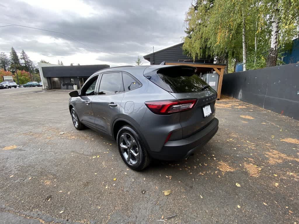 Used 2025 Ford Escape ST-Line Select AWD/4WD image 4