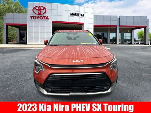 Used 2023 Kia Niro SX Touring image 2