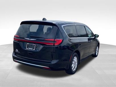 Used 2024 Chrysler Pacifica Touring-L
