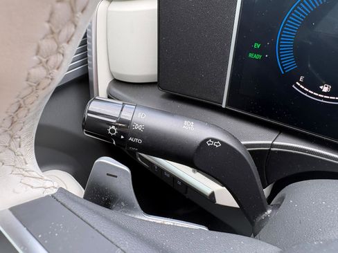 Used 2025 Hyundai Santa Fe SEL image 36