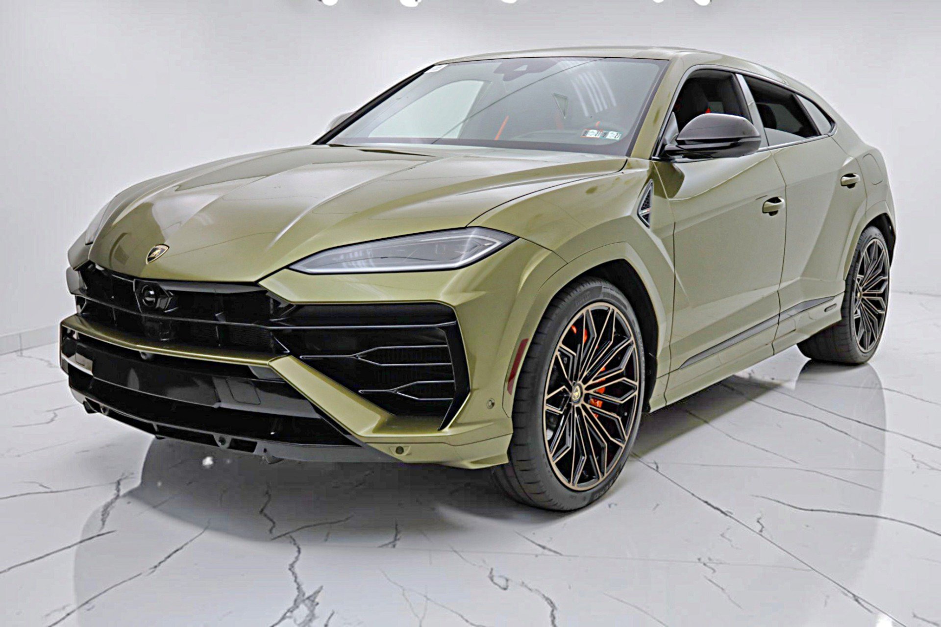 Used 2026 Lamborghini Urus SE AWD/4WD image 2