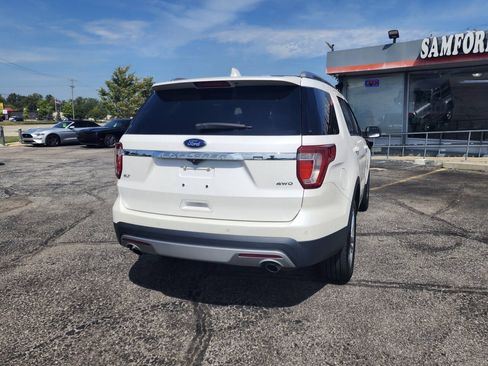 Used 2017 Ford Explorer XLT w/ Equipment Group 202A AWD/4WD image 11