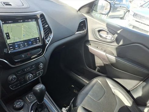 Used 2020 Jeep Cherokee Limited image 25