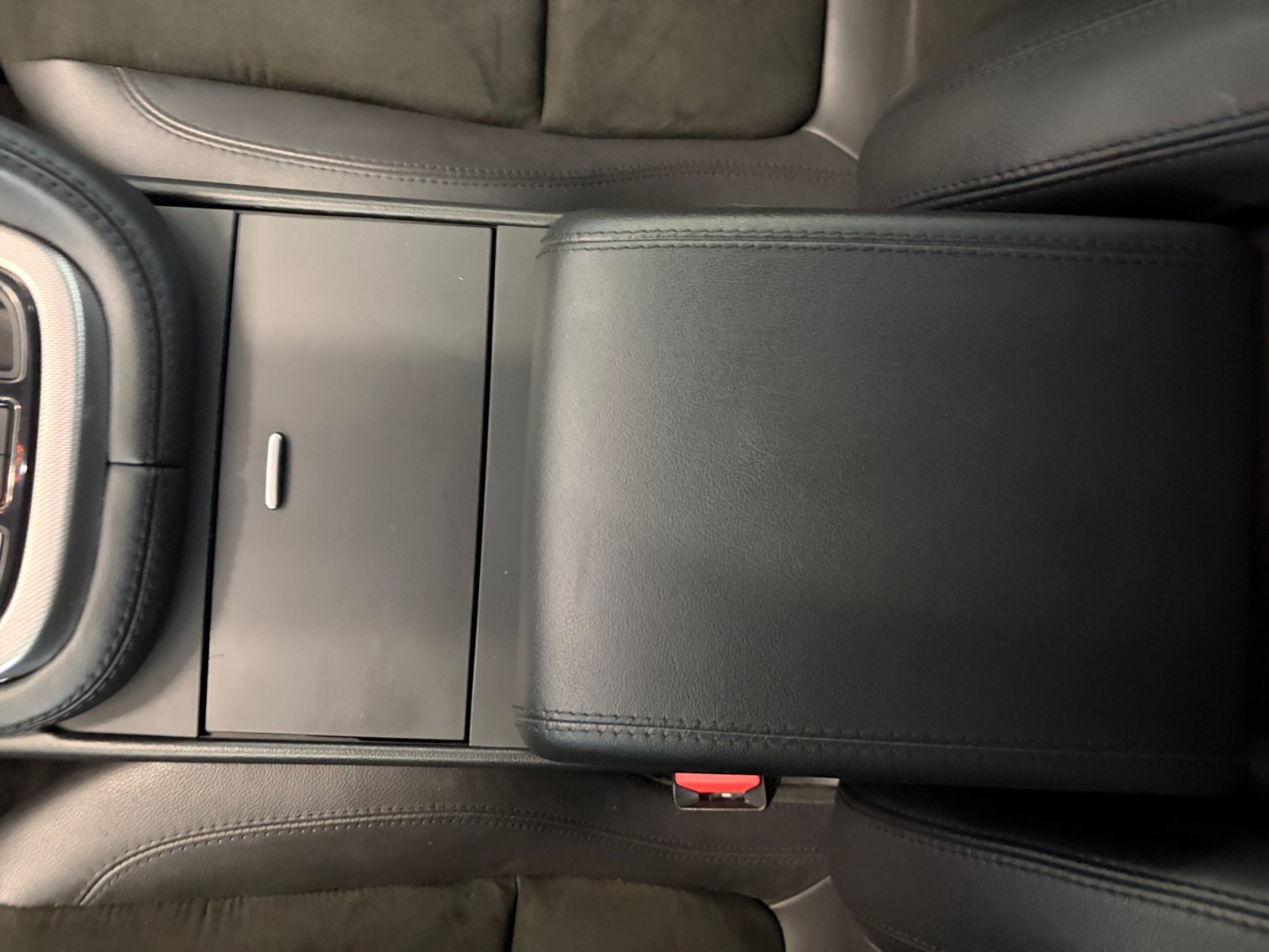 Used 2017 Jaguar F-TYPE Coupe RWD image 15