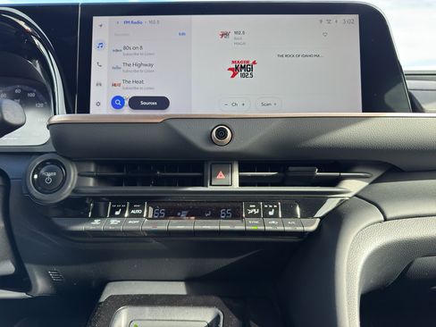 Certified 2024 Toyota Crown XLE image 17