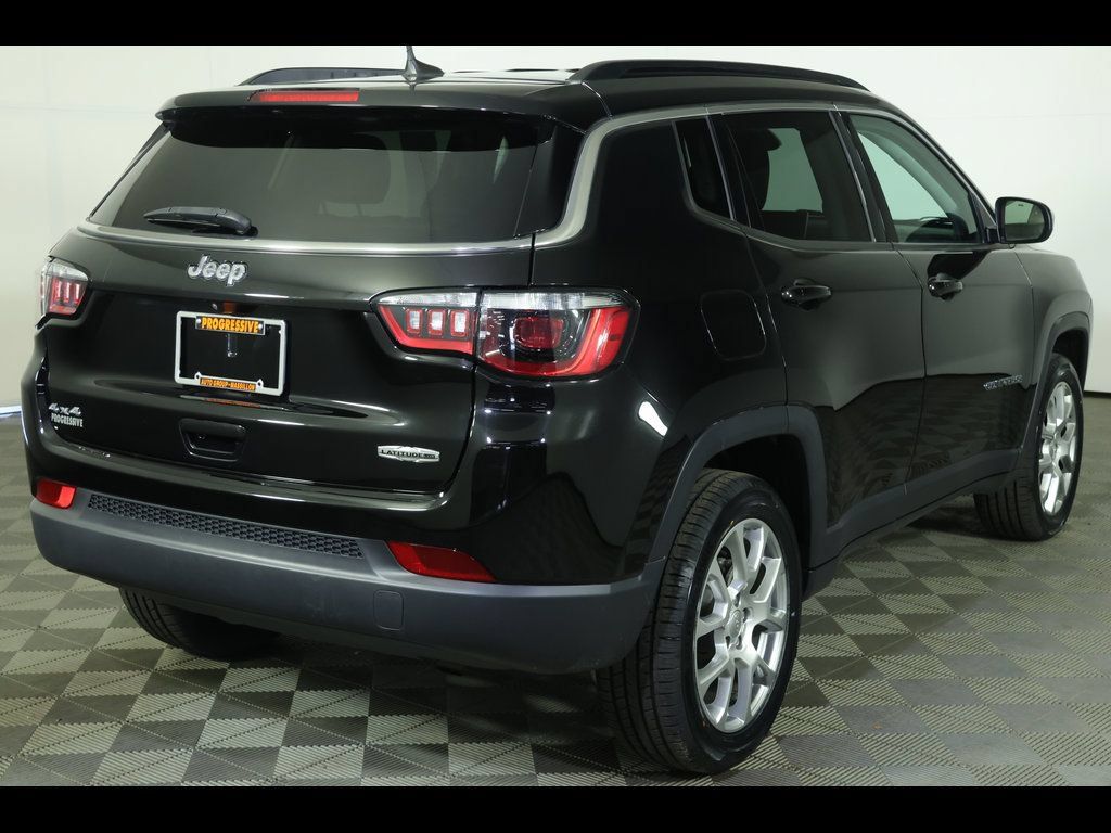 Used 2022 Jeep Compass Latitude AWD/4WD image 17
