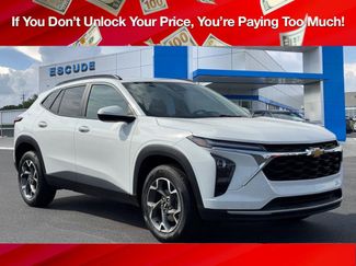 Used 2024 Chevrolet Trax LT w/ LT Convenience Package image 1