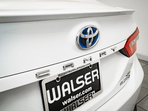 Used 2018 Toyota Camry SE image 18