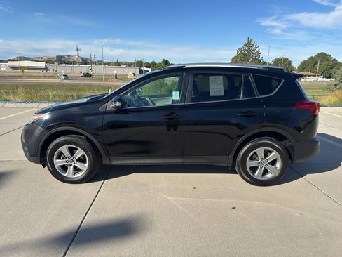 Used 2015 Toyota RAV4 XLE AWD/4WD image 2