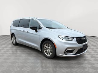 Used 2024 Chrysler Pacifica Touring-L FWD video 1