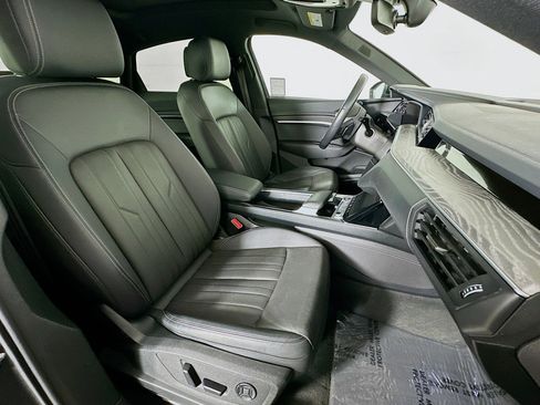 Used 2023 Audi e-tron Premium Plus w/ Premium Plus Package image 8