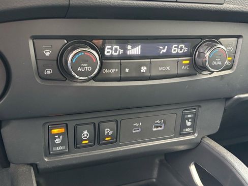 Used 2023 Nissan Frontier SV w/ SV Convenience Package image 14