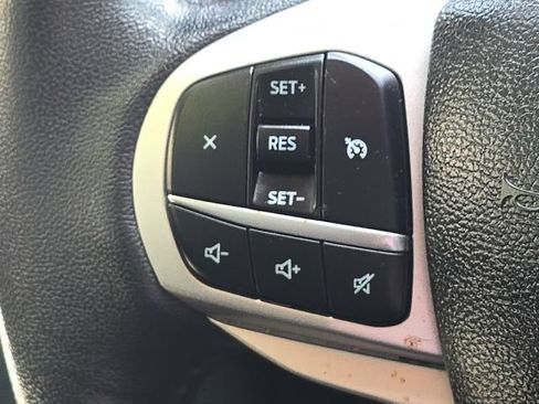 Used 2023 Ford Explorer XLT RWD image 39