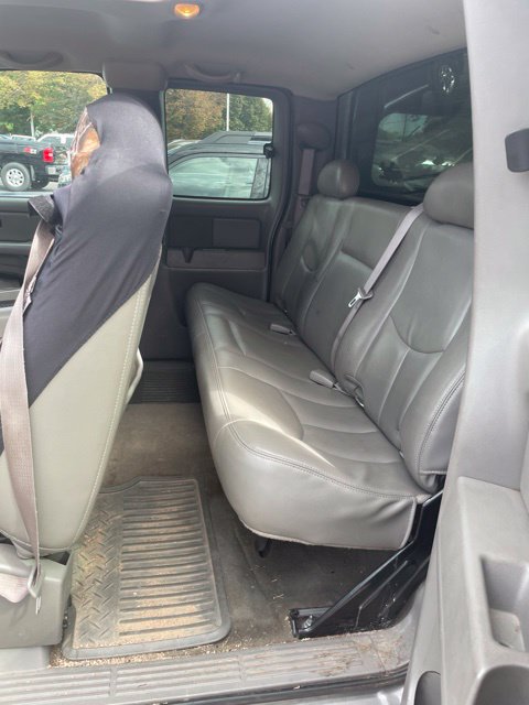 Used 2006 Chevrolet Silverado 2500 LT w/ Heavy-Duty Power Package AWD/4WD image 2