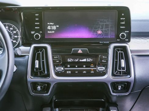 Used 2023 Kia Sorento EX w/ Panoramic Sunroof Package FWD image 13