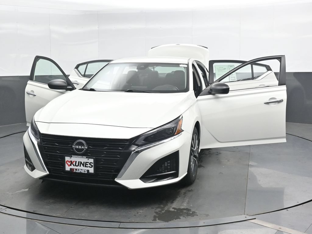 Used 2024 Nissan Altima 2.5 SV FWD image 46