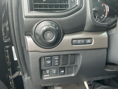 Used 2021 Nissan Titan PRO-4X w/ Pro-4x Convenience Package AWD/4WD image 31