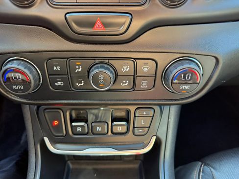 Used 2020 GMC Terrain SLT AWD/4WD image 19