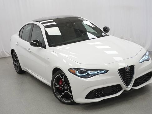 Used 2024 Alfa Romeo Giulia Ti w/ Active Assist Plus Package RWD image 8