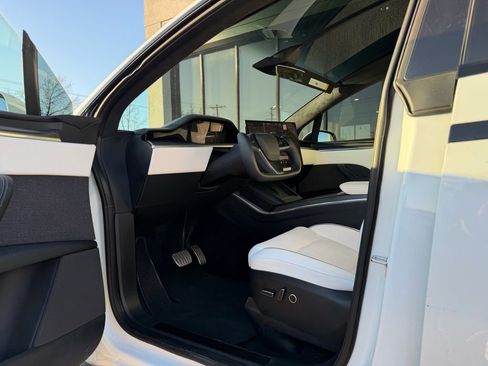 Used 2023 Tesla Model X Plaid image 16