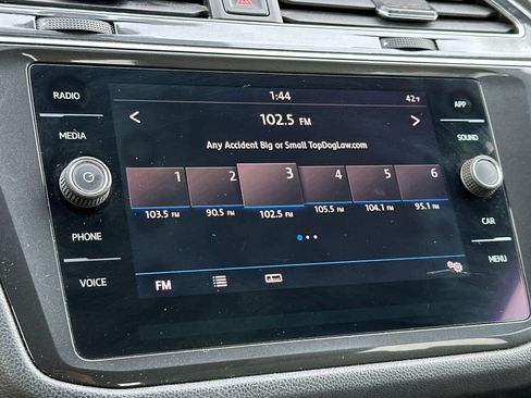 Used 2018 Volkswagen Tiguan SE image 21