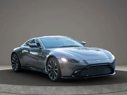 Used 2019 Aston Martin V8 Vantage Coupe image 3