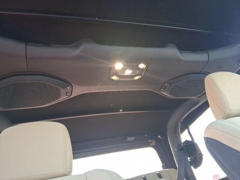 Used 2019 Jeep Wrangler Sport AWD/4WD image 30