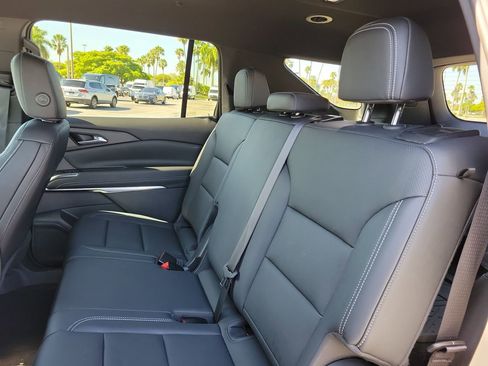 Used 2024 Chevrolet Traverse LT FWD image 14