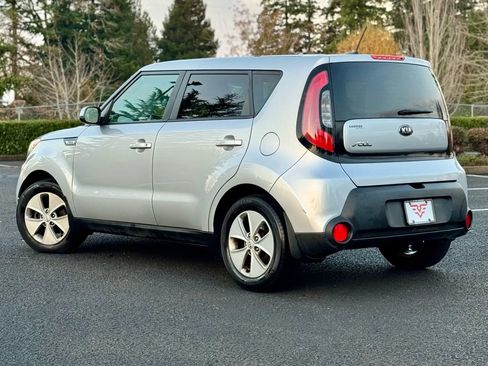 Used 2015 Kia Soul image 2