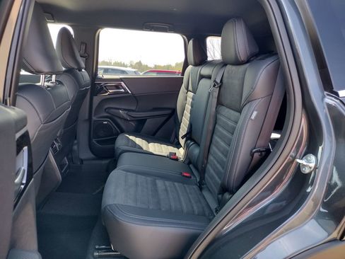 New 2026 Mitsubishi Outlander LE AWD/4WD image 8