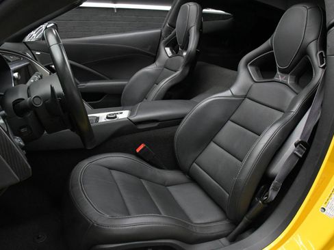 Used 2015 Chevrolet Corvette Z06 w/ 3LZ Preferred Equipment Group RWD image 31