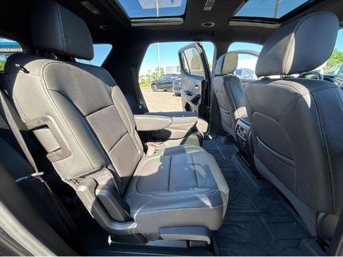 Used 2023 Chevrolet Traverse LT w/ LT Premium Package AWD/4WD image 7