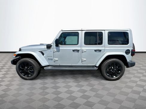 Used 2023 Jeep Wrangler Unlimited Sahara w/ Cold Weather Group AWD/4WD image 9