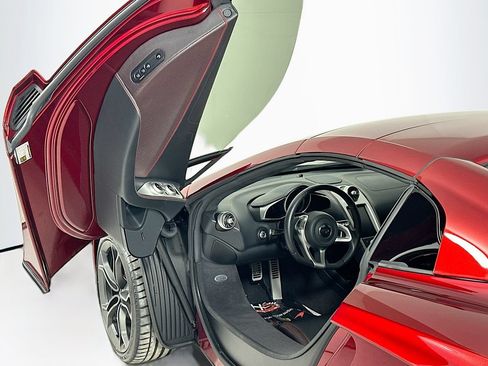 Used 2014 McLaren MP4-12C Spider RWD image 13